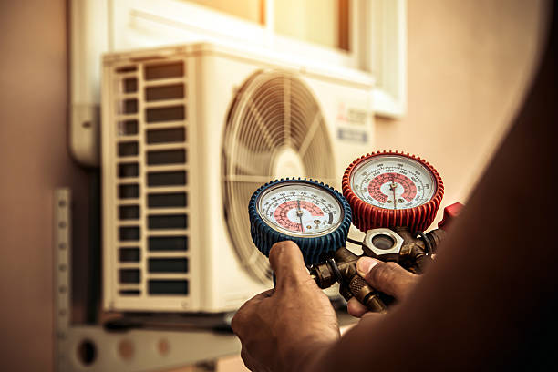 Professional Hvac technician working in Fenwick, MI